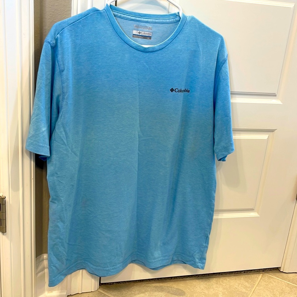 Mens Columbia large light blue t-shirt